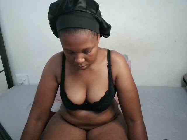 Hotqueenxxx webcam