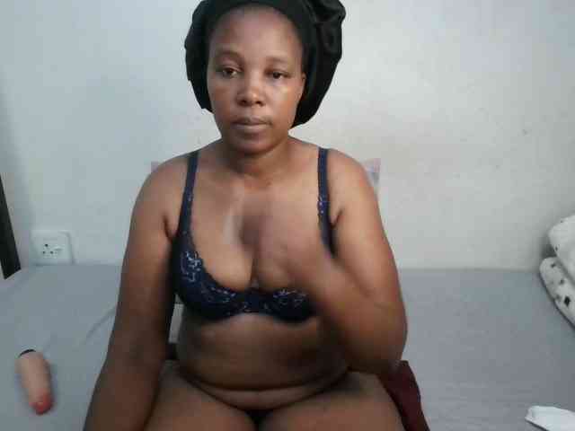 Hotqueenxxx webcam