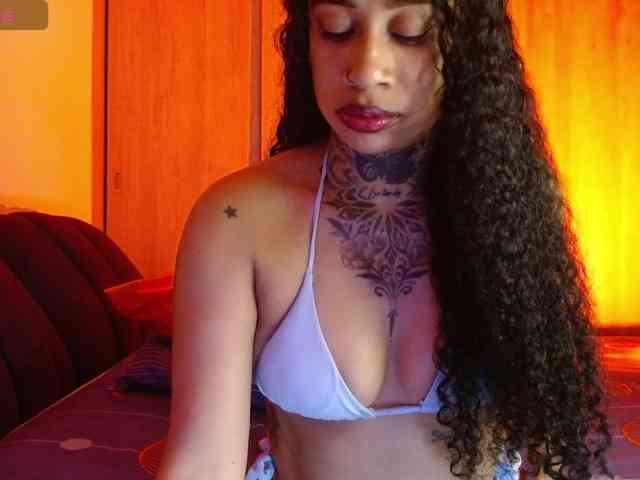 WildCattaleyaa webcam