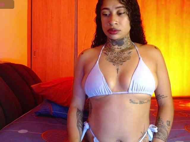 WildCattaleyaa webcam