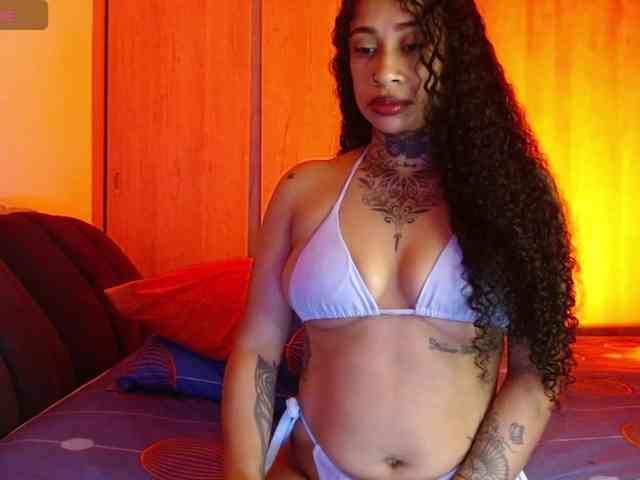 WildCattaleyaa webcam
