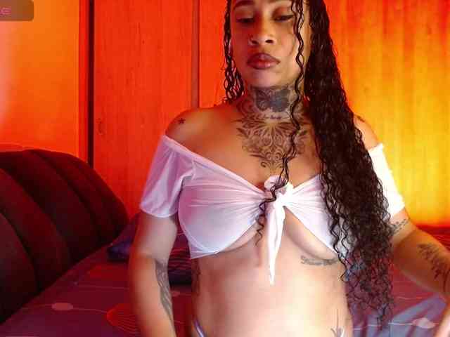 WildCattaleyaa webcam