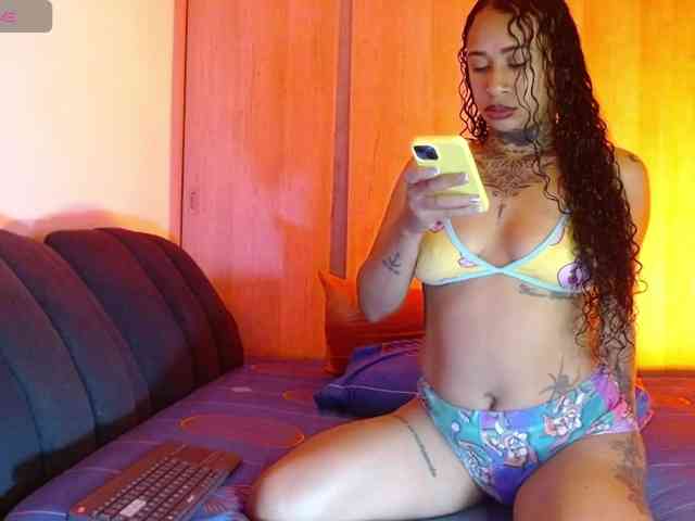 WildCattaleyaa webcam