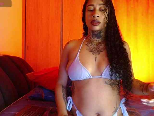 WildCattaleyaa webcam
