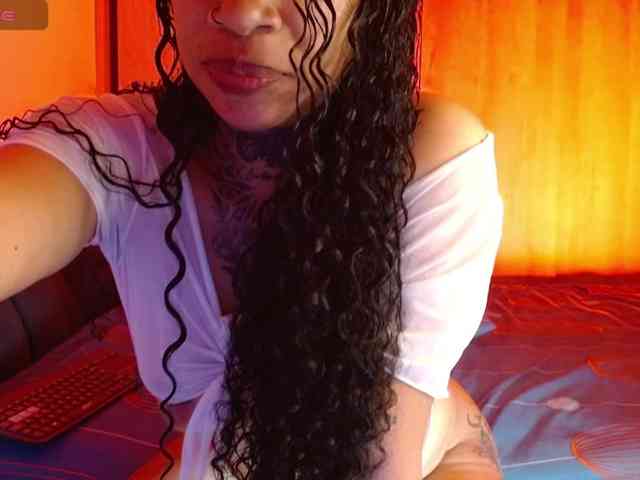 WildCattaleyaa webcam