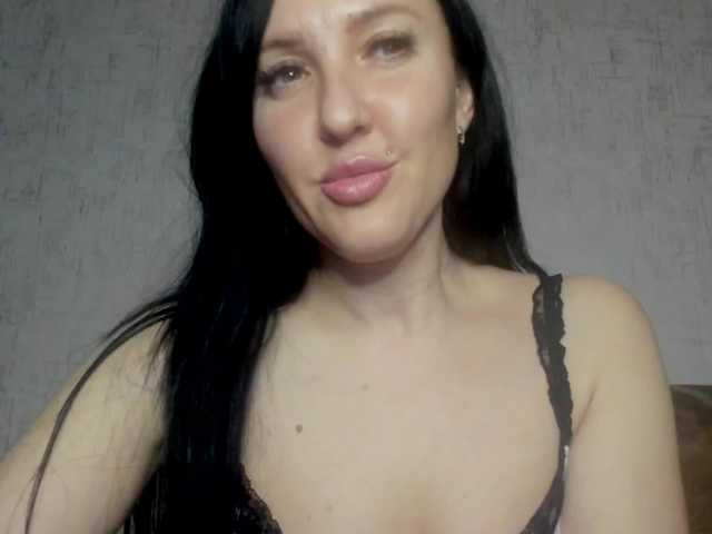 JuliaGramm81a's BongaCams show and profile