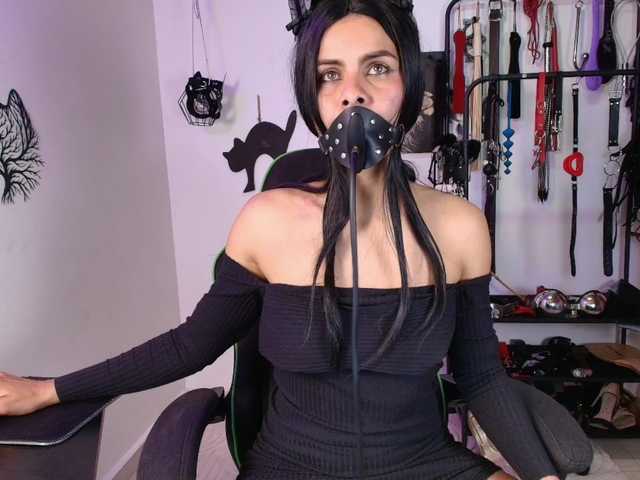 ariannaconnor2's BongaCams show and profile