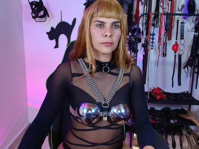 ariannaconnor2's BongaCams show and profile