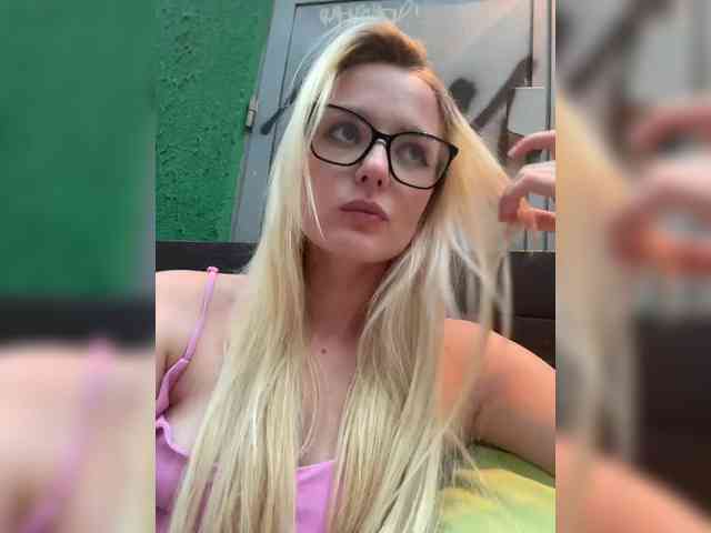 AshleyFay webcam