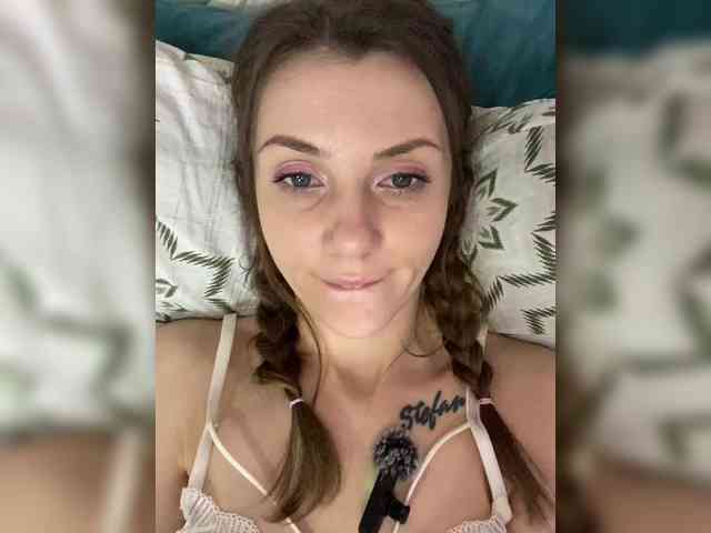 KristinaMoonx webcam