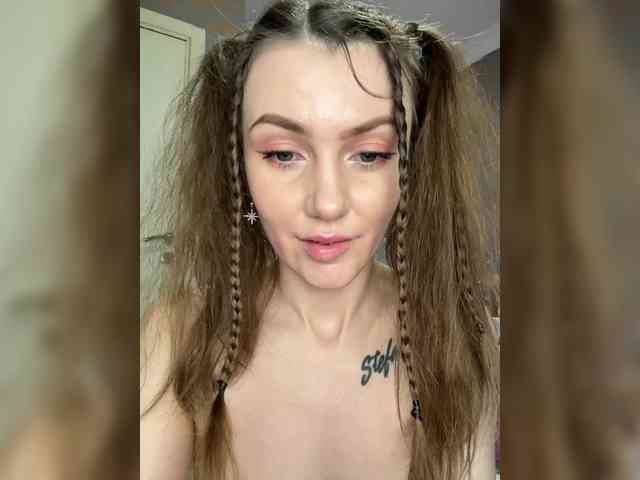 KristinaMoonx webcam