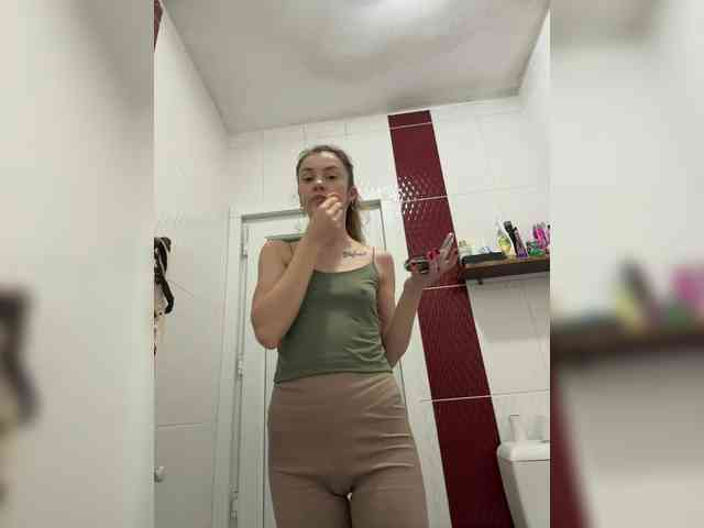 KristinaMoonx webcam