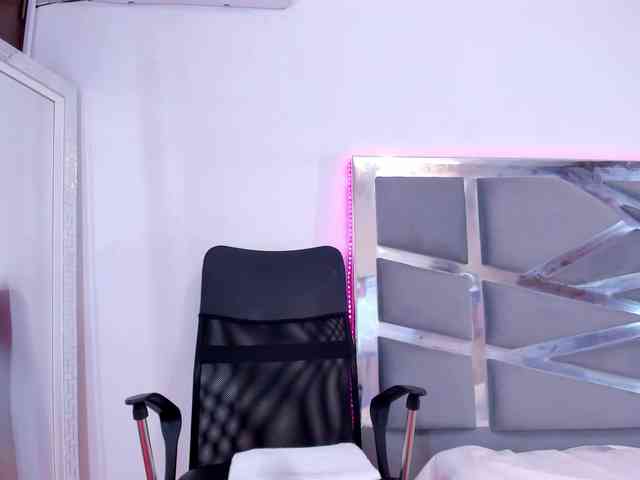 upskirt webcam KarinaGomez
