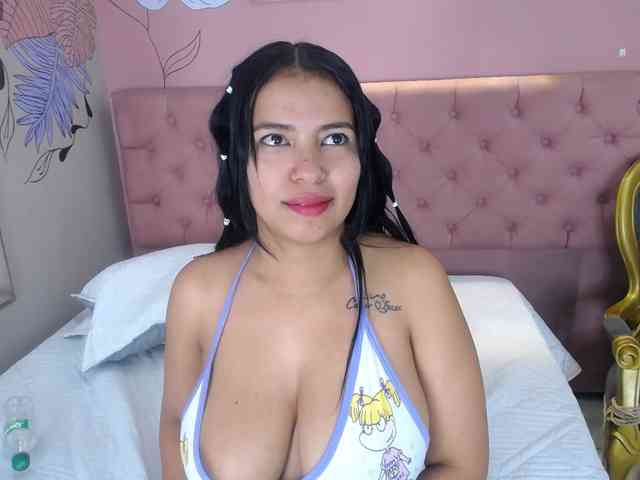 IsabellaLuxe webcam