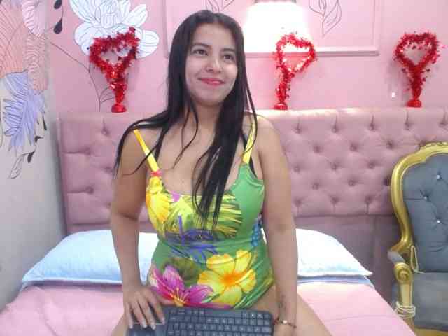 IsabellaLuxe webcam