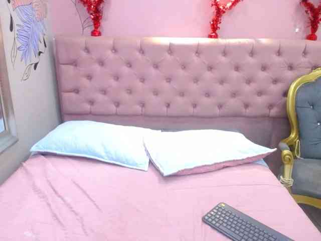IsabellaLuxe webcam