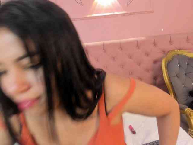 IsabellaLuxe webcam
