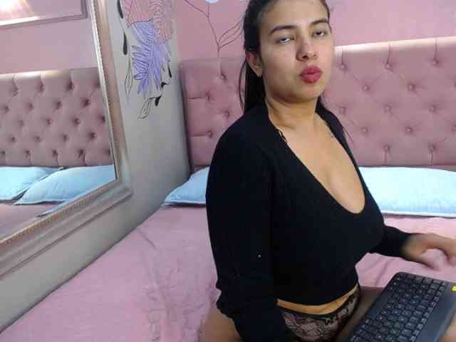 IsabellaLuxe webcam