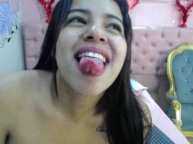 IsabellaLuxe webcam