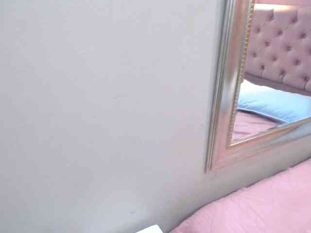 IsabellaLuxe webcam