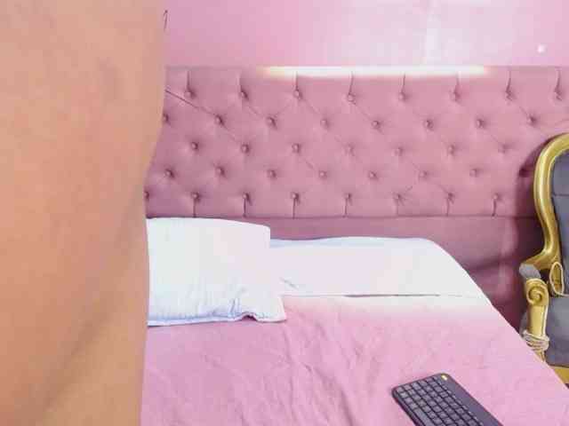 IsabellaLuxe webcam