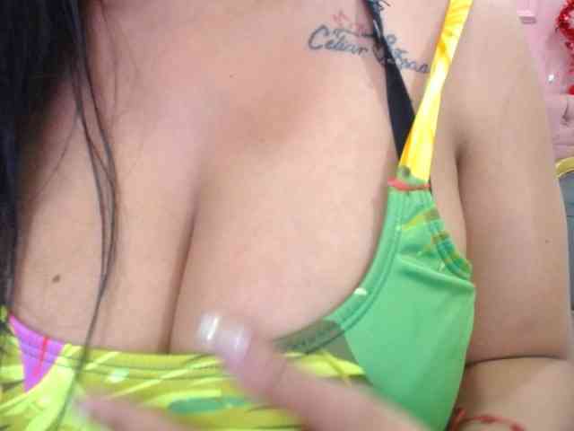 IsabellaLuxe webcam
