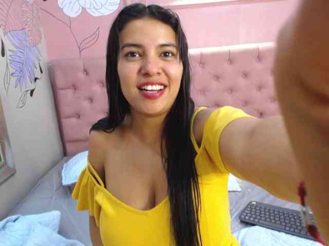 IsabellaLuxe webcam