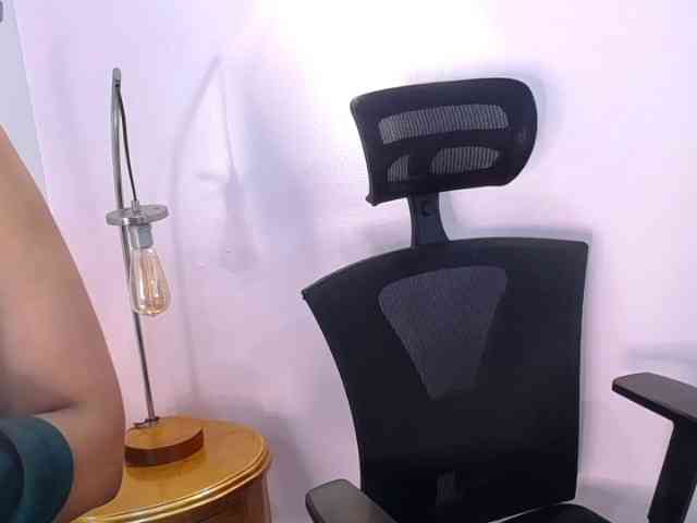 IsabellaLuxe webcam