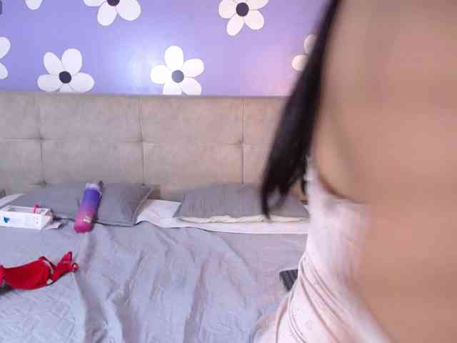 IsabellaLuxe webcam