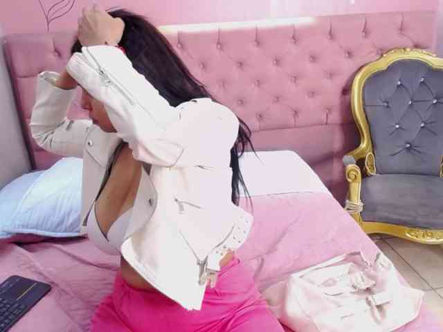 IsabellaLuxe webcam
