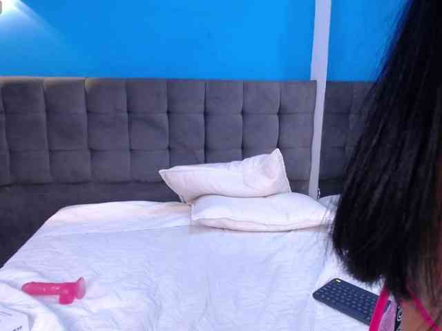 IsabellaLuxe webcam
