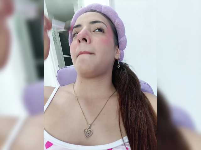 BellaSaint's BongaCams show and profile