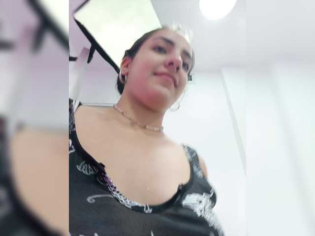 BellaSaint's BongaCams show and profile