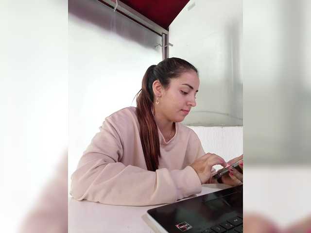 BellaSaint's BongaCams show and profile