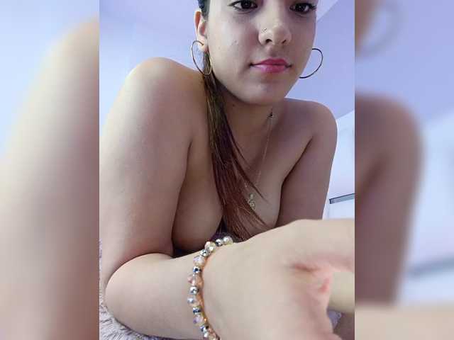 BellaSaint's BongaCams show and profile