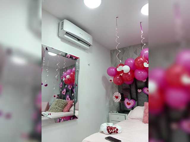 BellaSaint's BongaCams show and profile