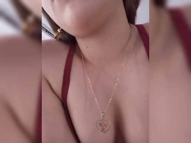 BellaSaint's BongaCams show and profile