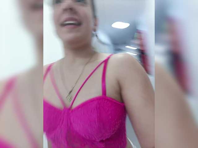 BellaSaint's BongaCams show and profile