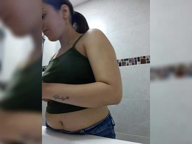 BellaSaint's BongaCams show and profile