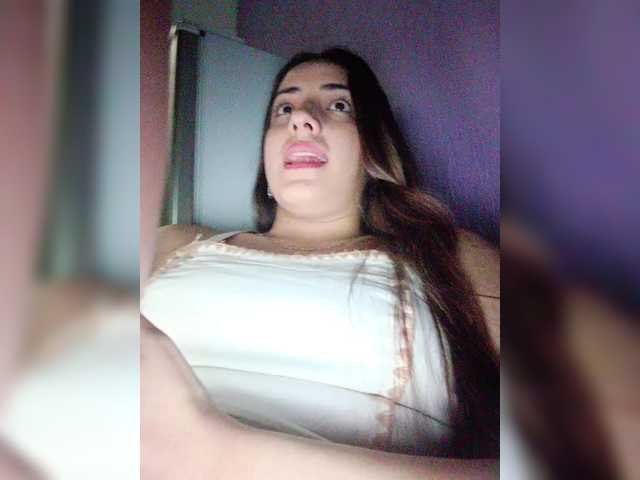 BellaSaint's BongaCams show and profile