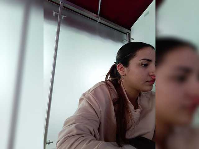 BellaSaint's BongaCams show and profile