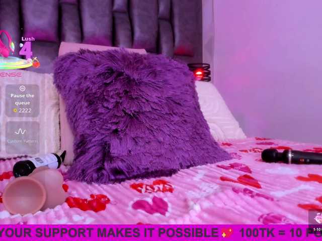 BellaSaint's BongaCams show and profile