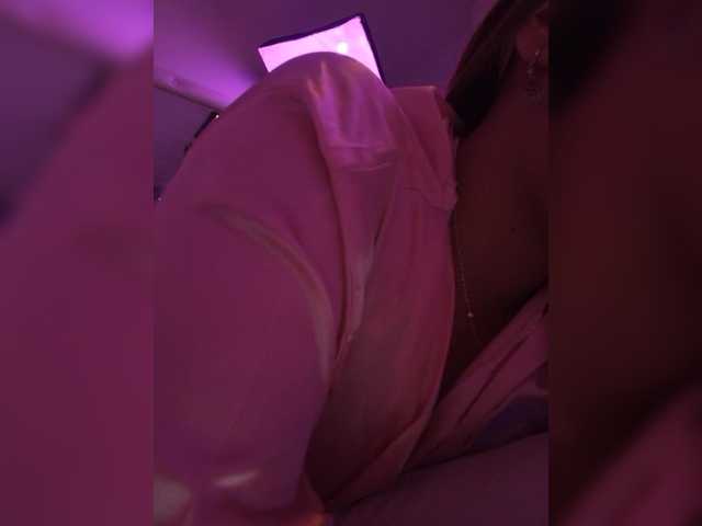 BellaSaint's BongaCams show and profile