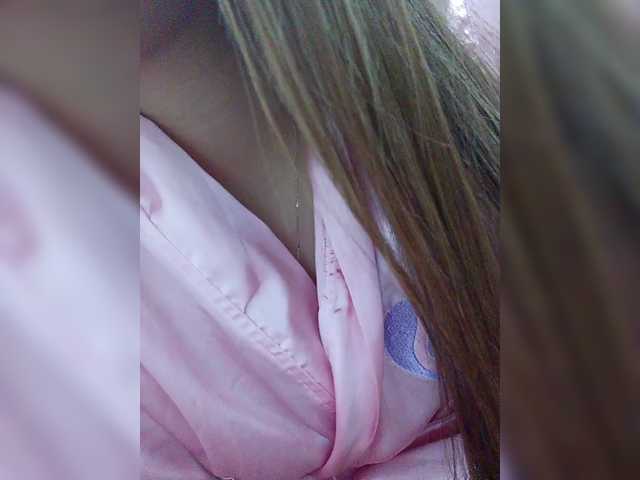 BellaSaint's BongaCams show and profile