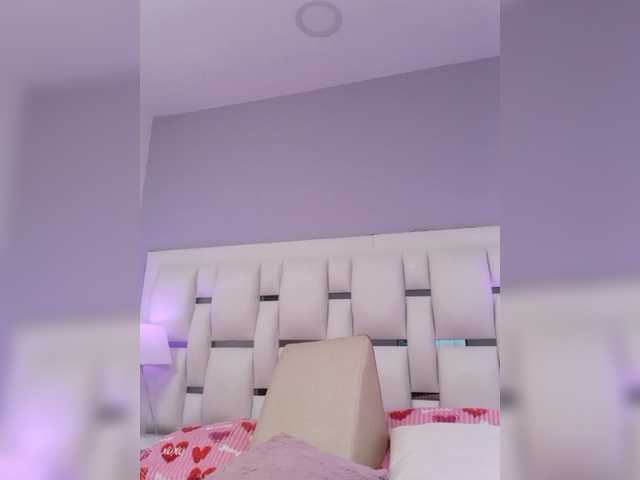 BellaSaint's BongaCams show and profile