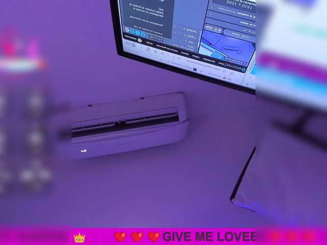 BellaSaint's BongaCams show and profile