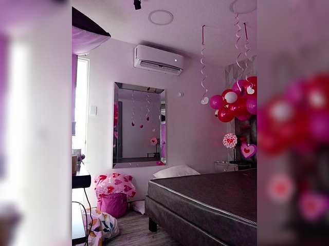 BellaSaint's BongaCams show and profile