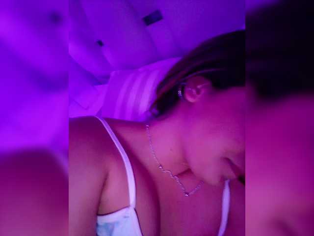 BellaSaint's BongaCams show and profile