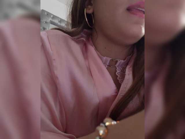 BellaSaint's BongaCams show and profile