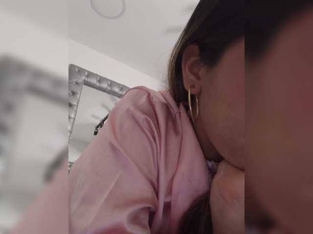 BellaSaint's BongaCams show and profile